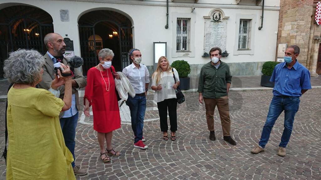 Asti, la protesta della minoranza in Piazza San Secondo 