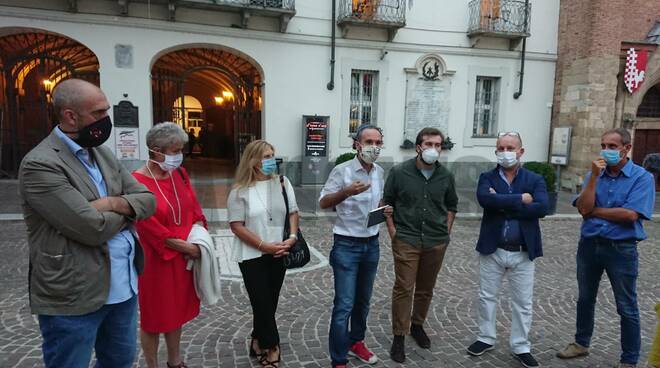 Asti, la protesta della minoranza in Piazza San Secondo 