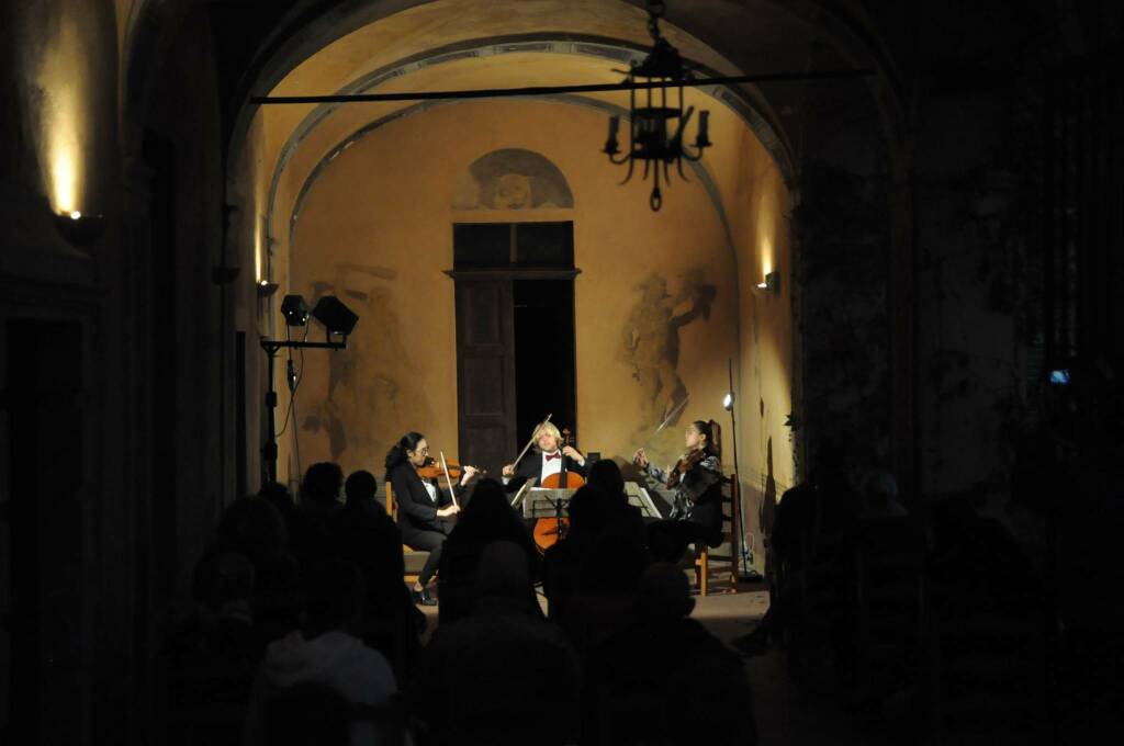 A Castagnole Monferrato successo per la camminata teatrale