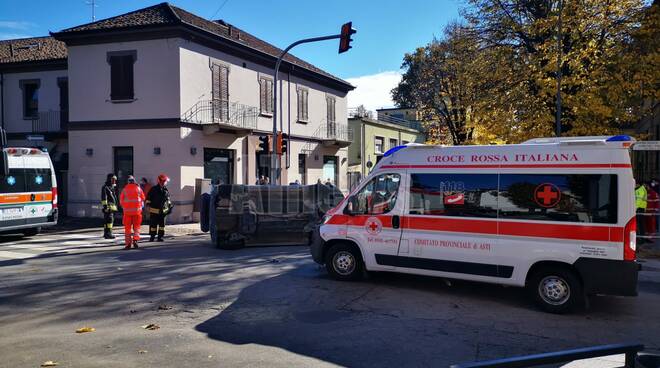 incidente incrocio corso ferraris e via pietro chiesa