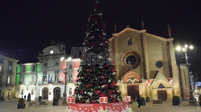 Albero di natale piazza San Secondo Asti 2020