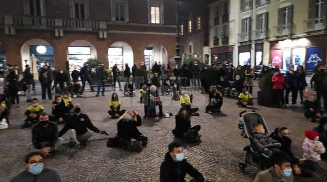 Manifestazione pacifica delle attività chiuse dal DPCM ad Asti