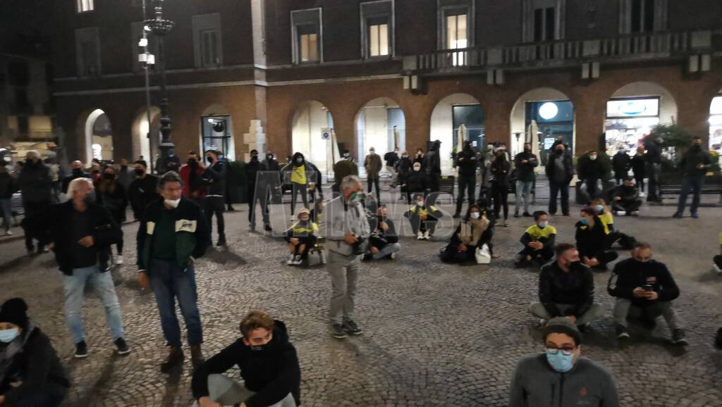 Manifestazione pacifica delle attività chiuse dal DPCM ad Asti