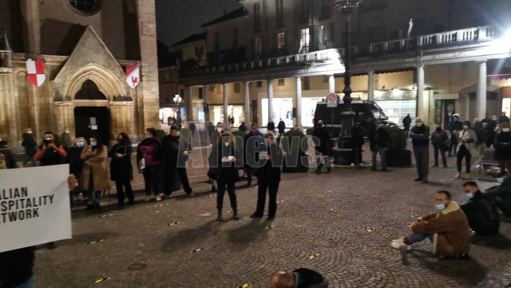 Manifestazione pacifica delle attività chiuse dal DPCM ad Asti