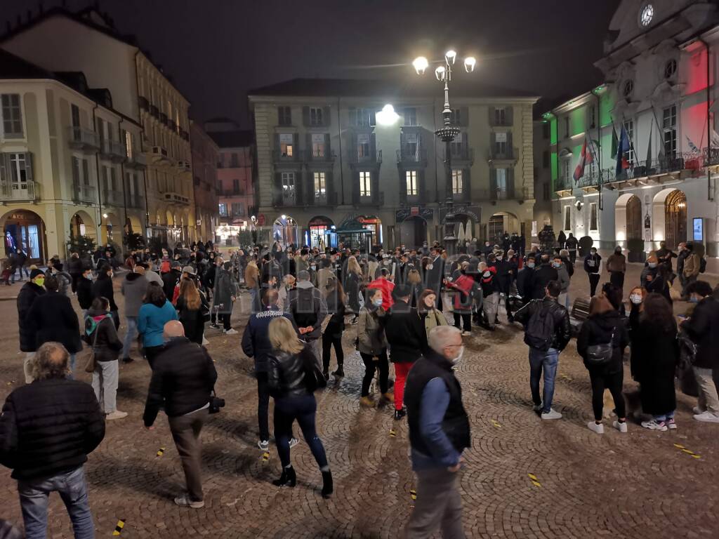Manifestazione pacifica delle attività chiuse dal DPCM ad Asti