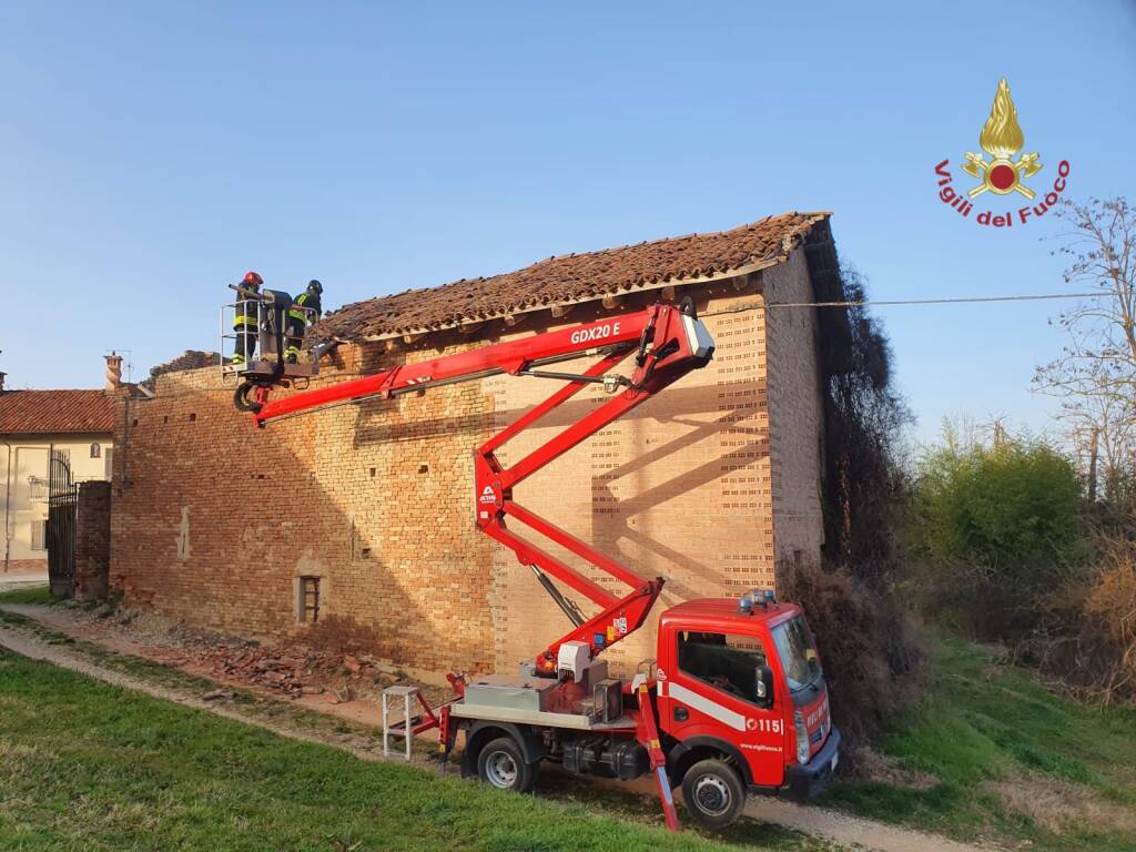 crollo tetto serra dei costa san damiano