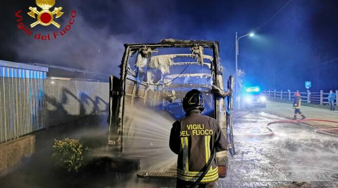 Incendio furgone Grana 