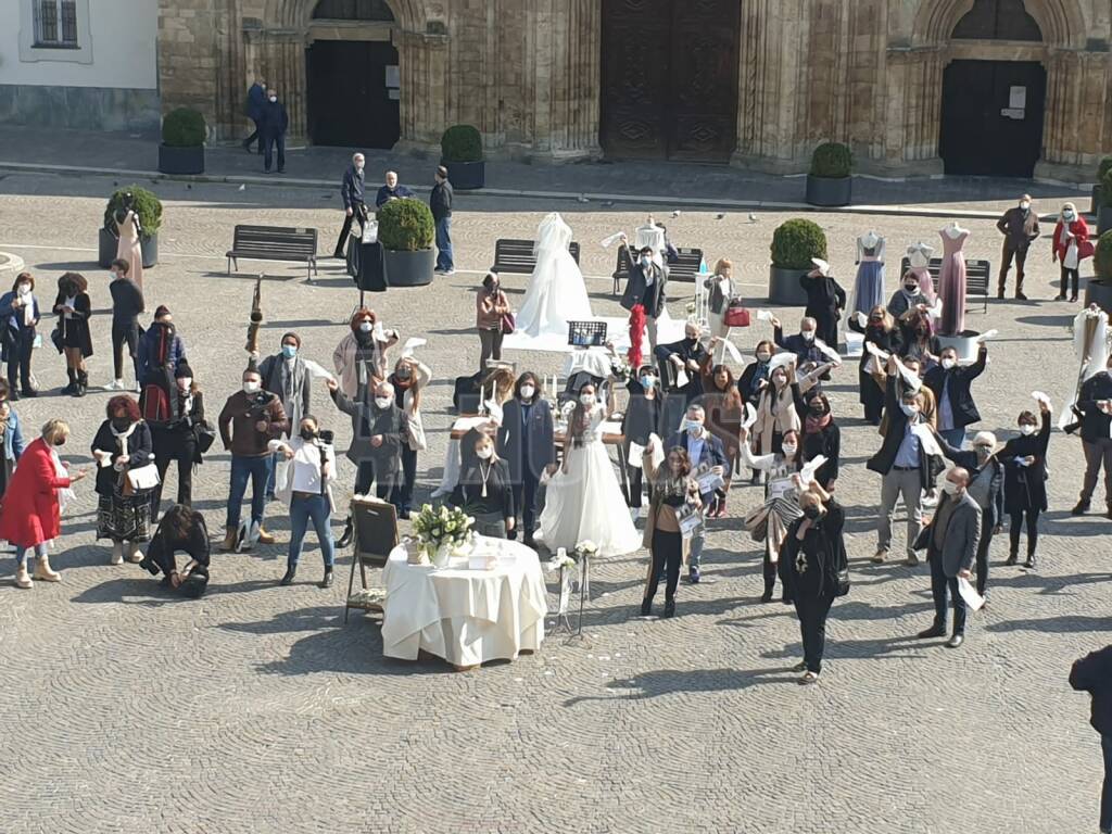 protesta wedding asti piazza san secondo