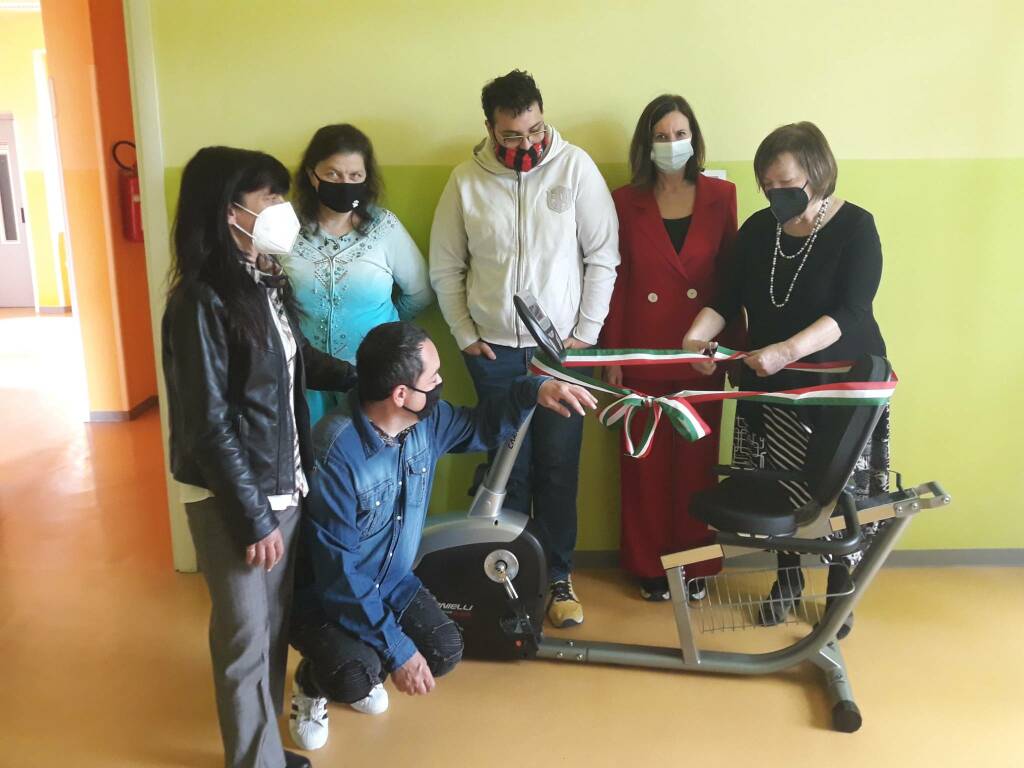 Asti, donata una speciale cyclette ortopedica al Centro diurno Santo Spirito