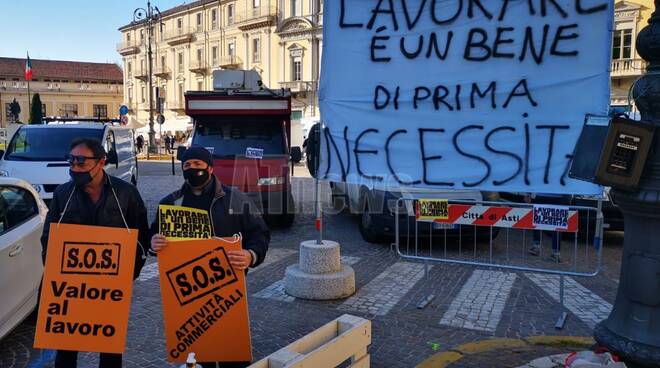 protesta ambulanti e commercianti Asti