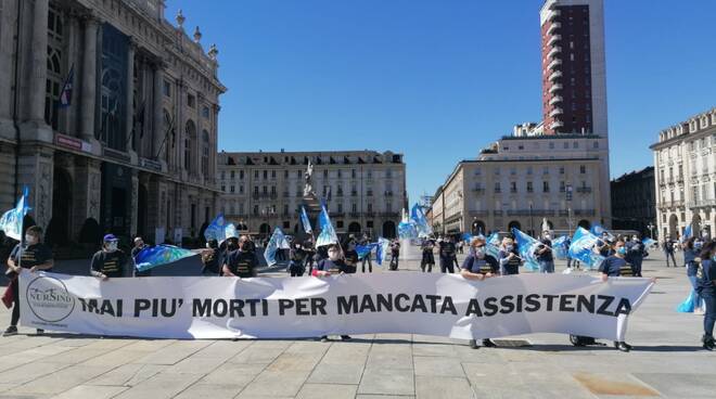 protesta infermieri torino 20052021