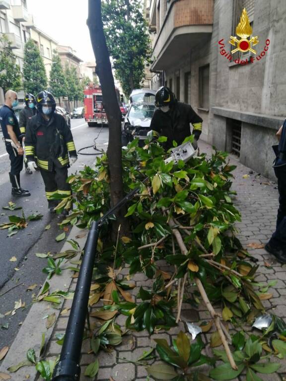 incidente corso dante asti