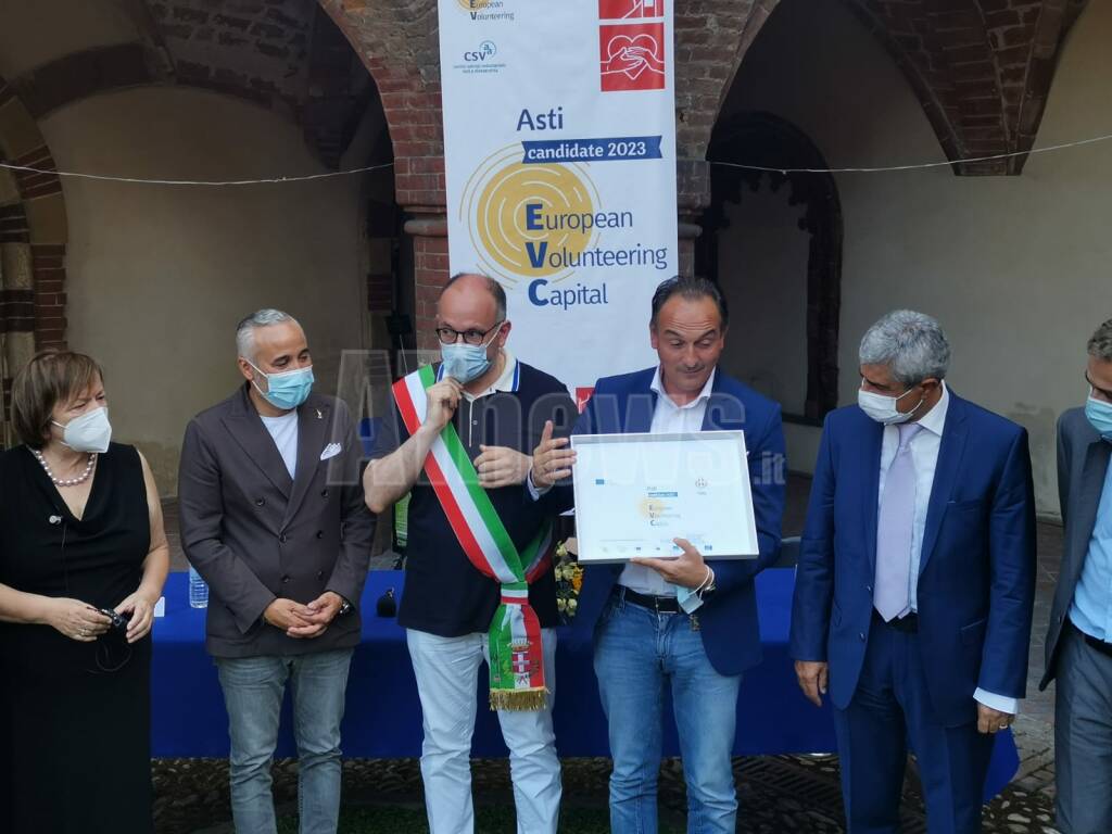 Consegna certificato candidatura Asti città europea volontariato 