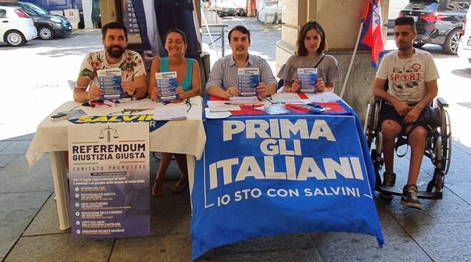 gazebo lega raccolta firme referendum giustizia