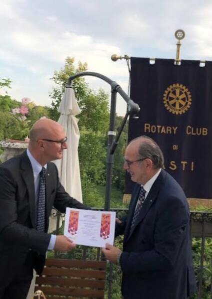 Stobbione consegna l’”Attestato di Apprezzamento” del Rotary International a Giorgio Gianuzzi