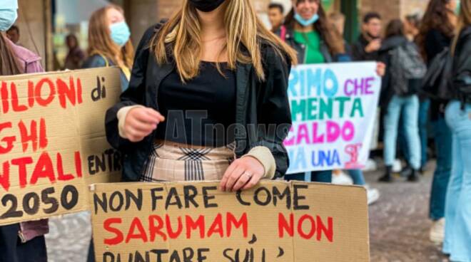 Friday For Future, anche ad Asti studenti in piazza contro il clima