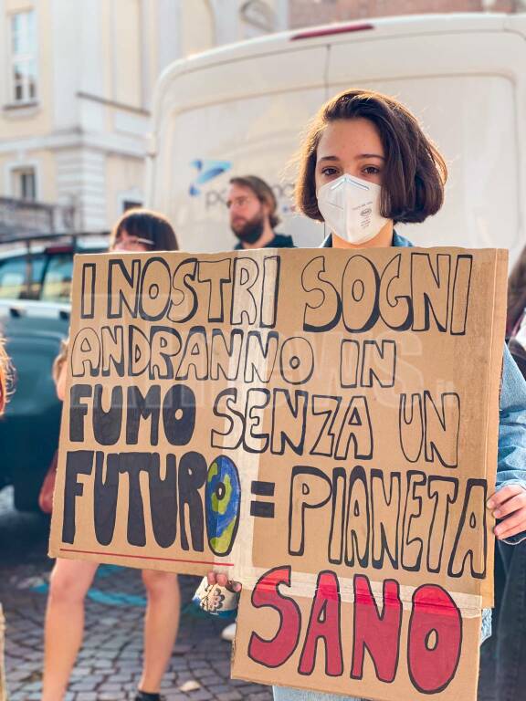 Friday For Future, anche ad Asti studenti in piazza contro il clima