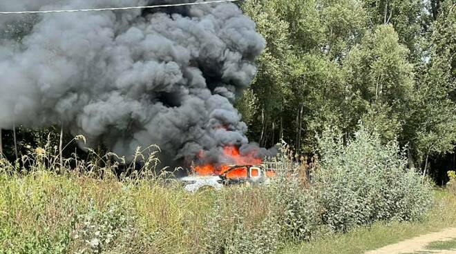 incendio auto a portacomaro