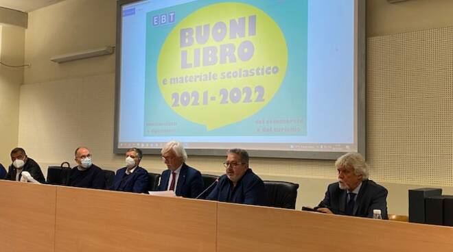 consegna dei buoni libro dell’Ente Bilaterale del terziario e Turismo della provincia di Asti.