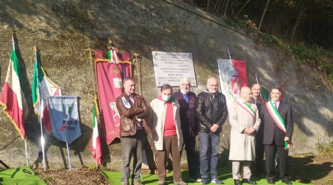 Inaugurazione a Mombaruzzo della lapide in ricordo del comandante partigiano Piero Boidi