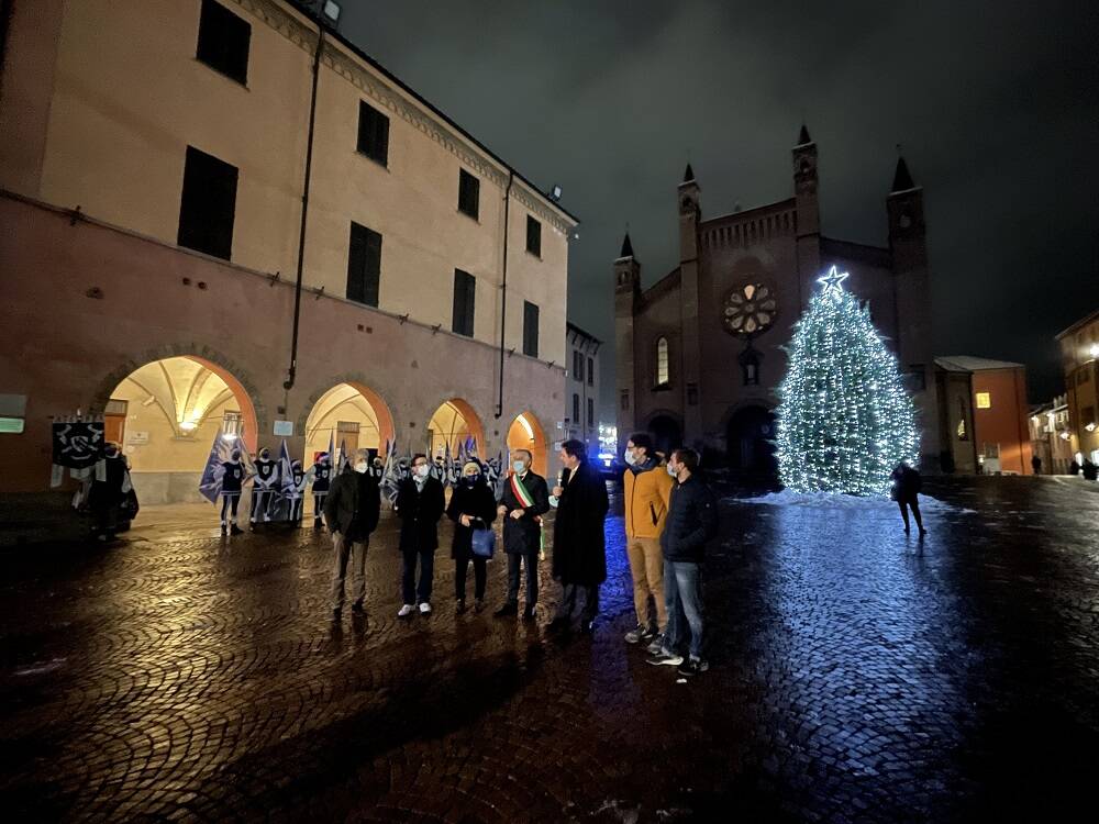 accensione albero natale 2021 alba