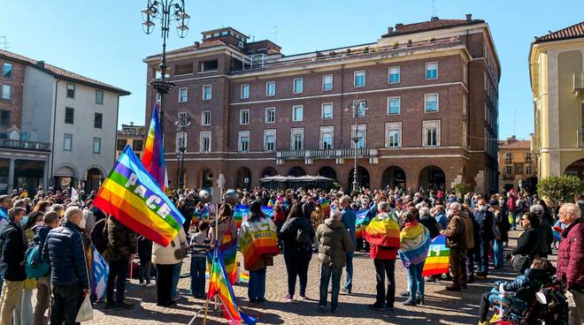 Da Piazza San Secondo si alza un grido di pace "Asti dice no alla guerra"