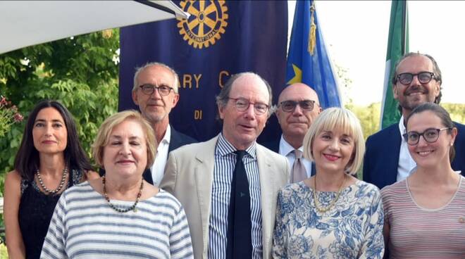 Luigi Florio con il Consiglio 2022-2023 del Rotary Club Asti