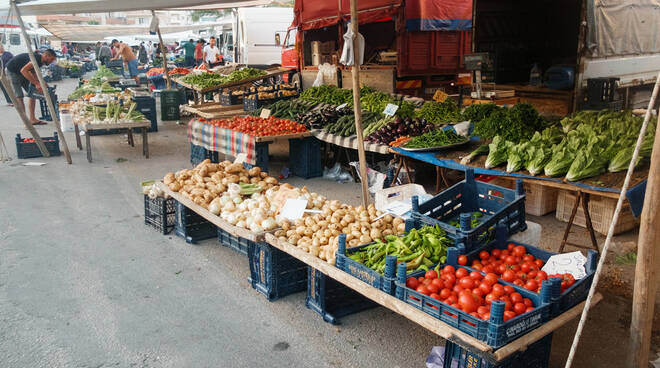 mercato ortofrutta depositphoto