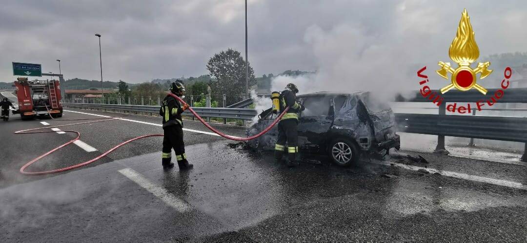 incendio auto tangenziale