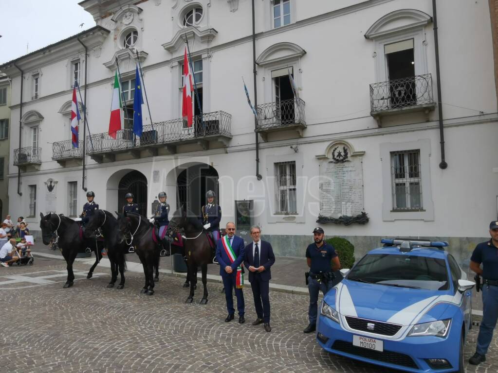 polizia a cavallo al palio di Asti 2022