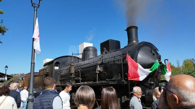 L'arrivo del treno storico a Montiglio Monferrato