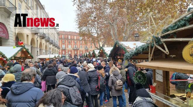 Afflusso traffico magico paese di Natale 