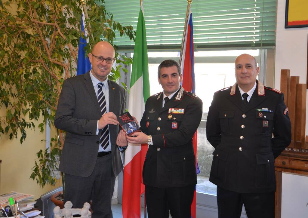 carabinieri cuneo distribuzione scuole libro dalla chiesa