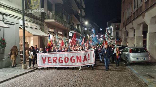 Fiaccolata contro la chiusura della Casa di Riposo Città di Asti