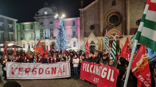 Fiaccolata contro la chiusura della Casa di Riposo Città di Asti