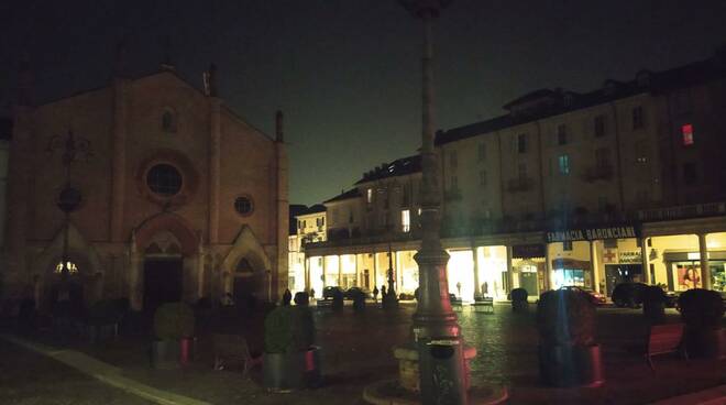 Piazza San secondo al buio 