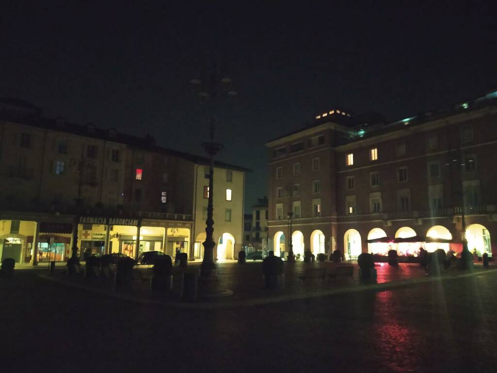 Piazza San secondo al buio 