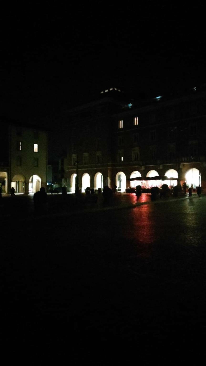 Piazza San secondo al buio 