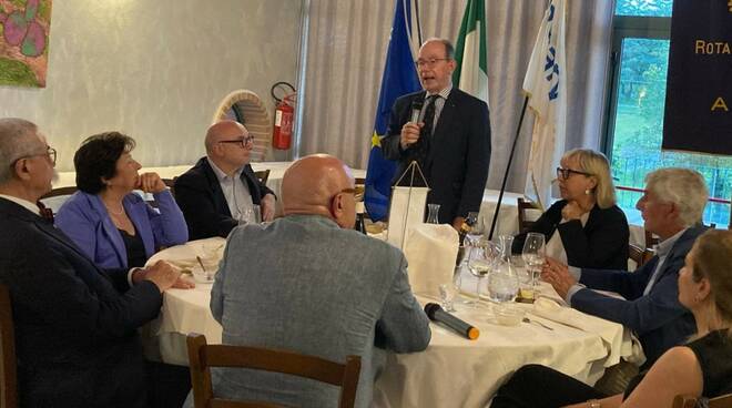 serata rotary contributo croce verde