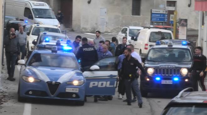 arresto lo porto carabinieri e polizia