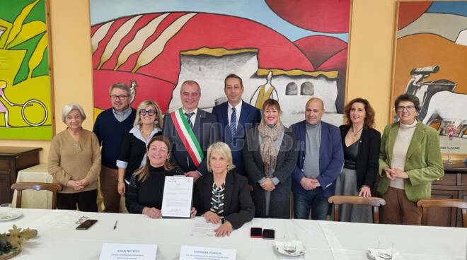 Firma protocollo intesa Scuola Alberghiera Agliano e Sito Unesco