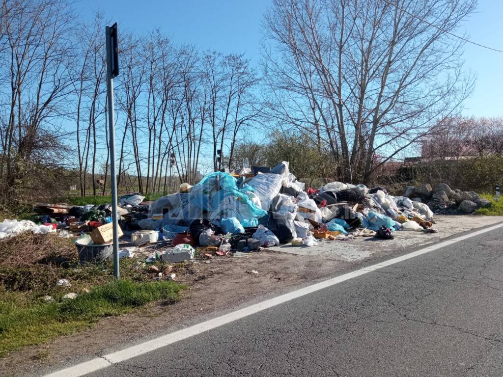 Revignano immondizia 