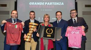 Da sinistra Stefano Lo Russo, Vincenzo Nibali, Evelina Christillin, Alberto Cirio e Paolo Bellino foto credits La Presse